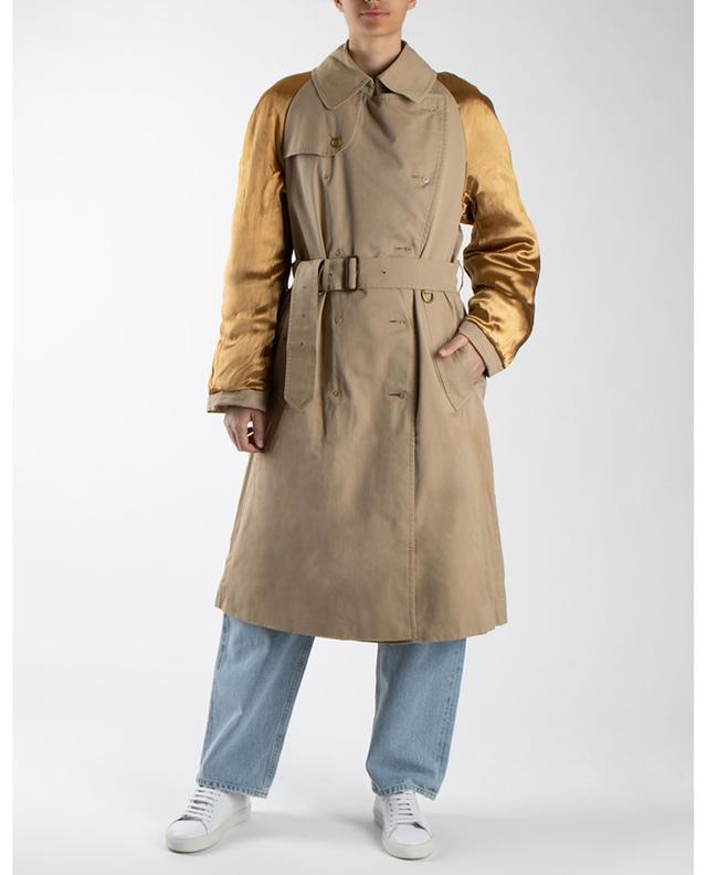 Trench en matières recyclées (Re-)invented The Iconic Burberry Trench Inside 1/OFF PARIS