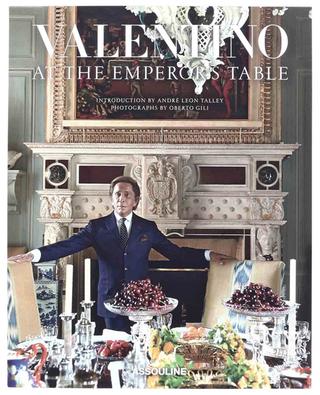 Livre Valentino dans un étui de luxe ASSOULINE