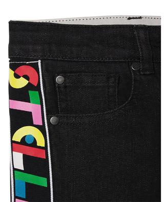 Mädchen-Jeans im Mom-Fit Logo Tape STELLA MCCARTNEY KIDS